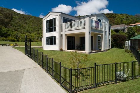 Photo of property in 23 Rimu Terrace, Waikawa, Picton, 7220