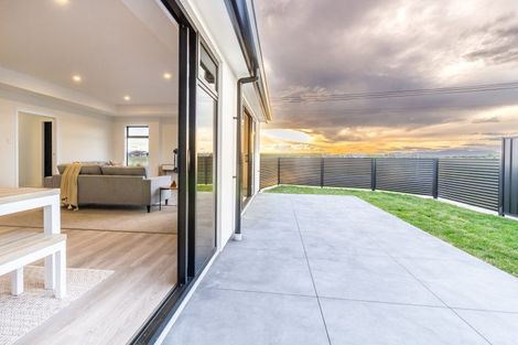 Photo of property in 98 Eriksen Road, Te Awa, Napier, 4110