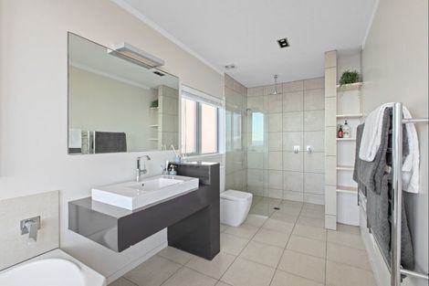 Photo of property in 8 Sykes Avenue, Hatfields Beach, Orewa, 0931