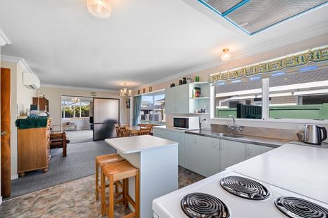 Photo of property in 3 Karaka Street, Merrilands, New Plymouth, 4312