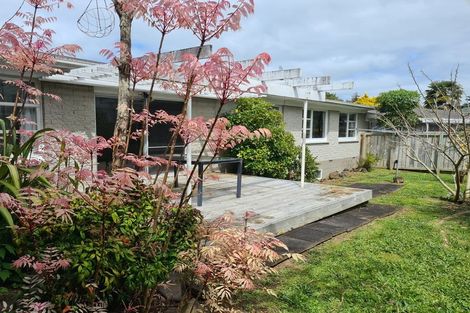 Photo of property in 2/46 Scenic Drive, Manurewa, Auckland, 2102