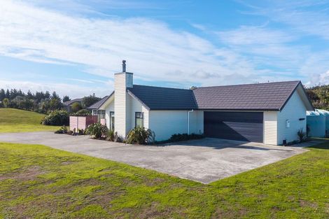 Photo of property in 66 Waitarere Rise Avenue, Waitarere, Levin, 5510
