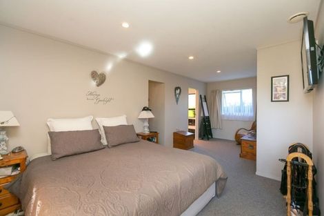 Photo of property in 318 Manutahi Road, Lepperton, New Plymouth, 4372