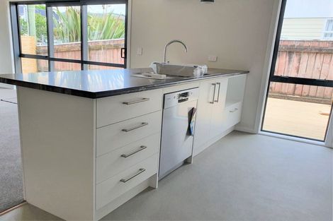 Photo of property in 1/1 Sutherland Avenue, Silverstream, Upper Hutt, 5019