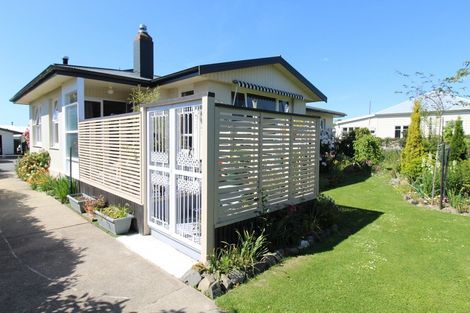 Photo of property in 35 Rhodes Street, Waimate, 7924
