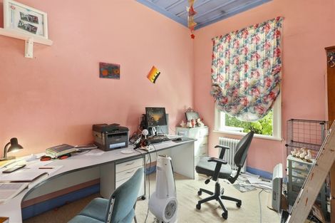 Photo of property in 37 Hobsonville Road, West Harbour, Auckland, 0618