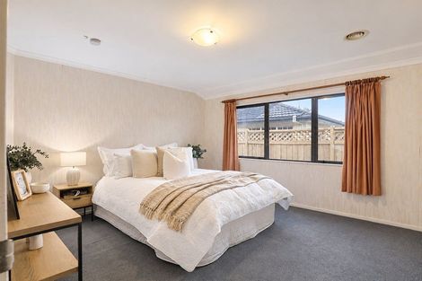 Photo of property in 1 Roderick Place, Rototuna, Hamilton, 3210