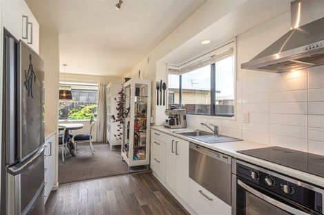 Photo of property in 2/25 Gamblins Road, Saint Martins, Christchurch, 8022