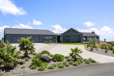 Photo of property in 13 Washer Road, Omata, New Plymouth, 4374