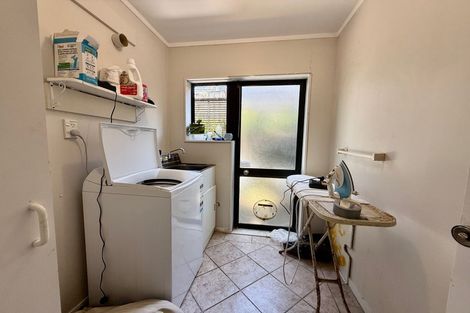 Photo of property in 1/8 Ronald Macken Place, Windsor Park, Auckland, 0632