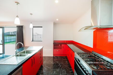 Photo of property in 5 Cyprus Place, Fitzherbert, Palmerston North, 4410