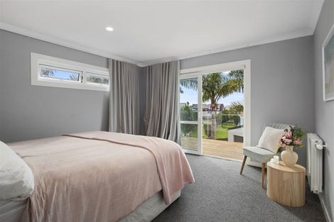 Photo of property in 10 Litchfield Place, Clarks Beach, 2122