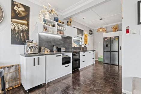 Photo of property in 6 Aratapu Street, Waitara, 4320