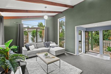 Photo of property in 25 Montana Place, Merrilands, New Plymouth, 4312