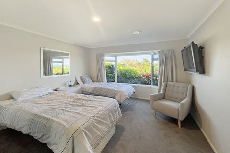 Photo of property in 5 Pukenamu Road, Rainbow Point, Taupo, 3330