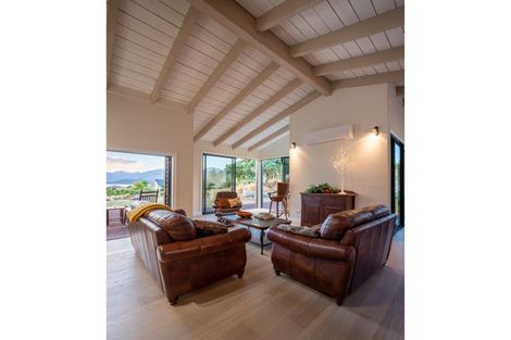 Photo of property in 10 Minaret Ridge, Wanaka, 9305