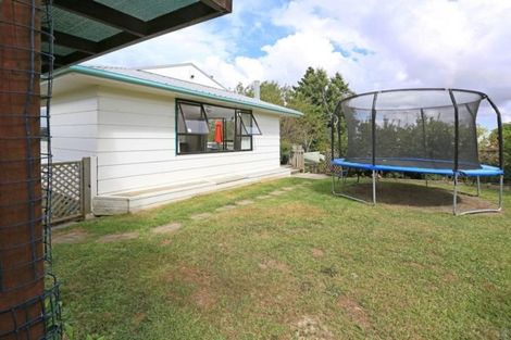 Photo of property in 5 Hueglow Rise, West Harbour, Auckland, 0618