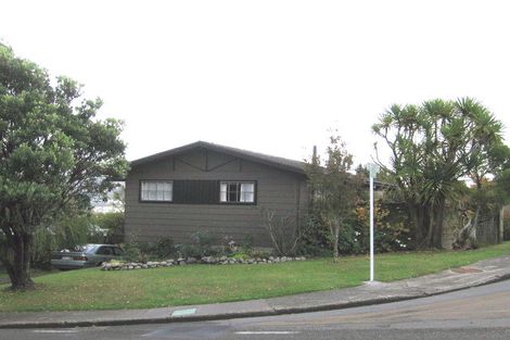 Photo of property in 94 Stewart Drive, Newlands, Wellington, 6037