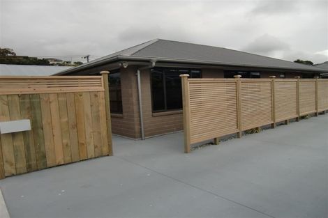 Photo of property in 28 Queens Road, Glen Avon, New Plymouth, 4312