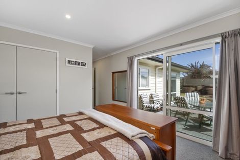 Photo of property in 6 Rogers Place, Kinloch, Taupo, 3377