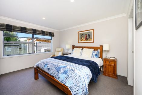 Photo of property in 99 Schnell Drive, Kelvin Grove, Palmerston North, 4414