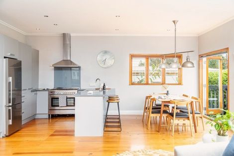 Photo of property in 39 Renfrew Avenue, Sandringham, Auckland, 1041