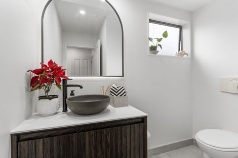 Photo of property in 14 The Parade, Bucklands Beach, Auckland, 2012