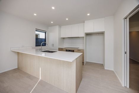 Photo of property in 124 Pepene Avenue, Takanini, Auckland, 2112