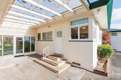 Photo of property in 35 Montgomery Terrace, Hokowhitu, Palmerston North, 4410