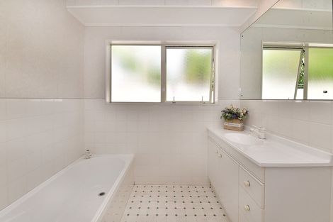 Photo of property in 113 Lakeside Drive, Orewa, 0931