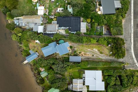 Photo of property in 6 Estuary Street, Makara Beach, Karori, 6972