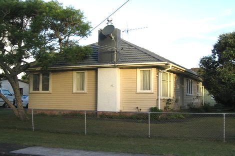 Photo of property in 8 Cornwall Street, Te Atatu South, Auckland, 0610