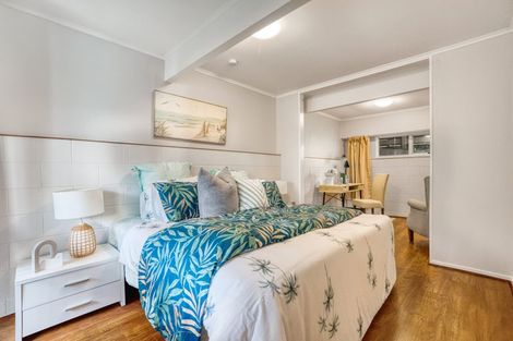 Photo of property in 32 Outlook Road, Greenhithe, Auckland, 0632