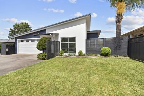 Photo of property in 41 Sandwich Road, St Andrews, Hamilton, 3200