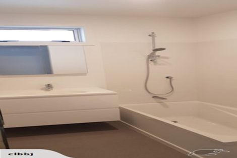 Photo of property in 32 Roberts Road, Te Atatu South, Auckland, 0610