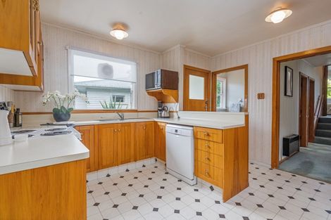 Photo of property in 15 Surrey Crescent, Hokowhitu, Palmerston North, 4410