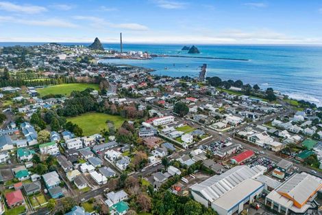 Photo of property in 39 Belt Road, Moturoa, New Plymouth, 4310
