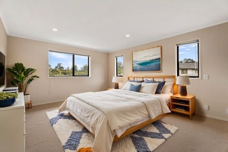 Photo of property in 92 George Deane Place, Greenhithe, Auckland, 0632