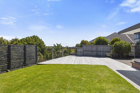 Photo of property in 16 Karina Road, Merrilands, New Plymouth, 4312