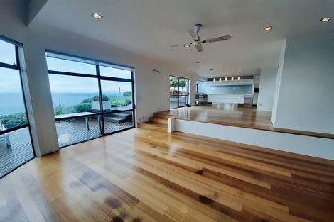 Photo of property in 1/909 Beach Road, Waiake, Auckland, 0630