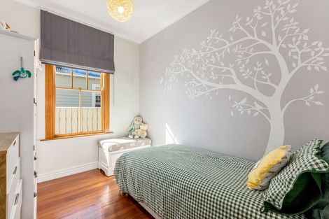 Photo of property in 24 Elizabeth Street, Moera, Lower Hutt, 5010