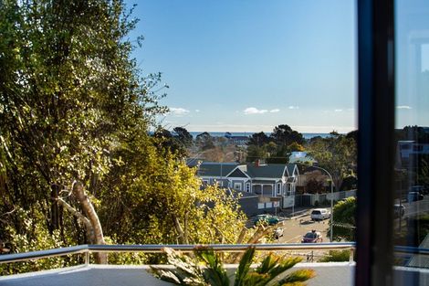 Photo of property in 117 Mangorei Road, Merrilands, New Plymouth, 4312