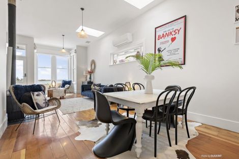 Photo of property in 206 The Esplanade, Island Bay, Wellington, 6023