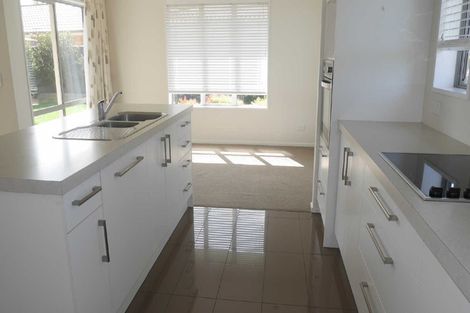 Photo of property in 17 Breton Close, Northwood, Christchurch, 8051