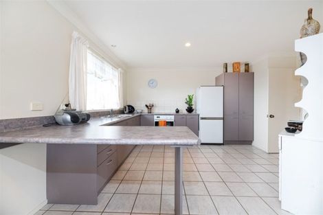 Photo of property in 17 Lasque Place, Glen Eden, Auckland, 0602