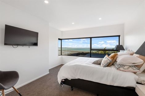 Photo of property in 3 The Terrace, Mount Pleasant, Christchurch, 8081