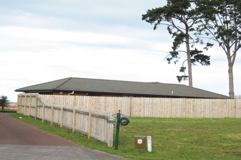 Photo of property in 72 Glenross Drive, Wattle Downs, Auckland, 2103