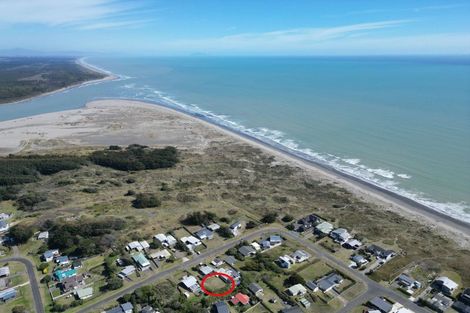 Photo of property in 13a Mack Street, Foxton Beach, Foxton, 4815