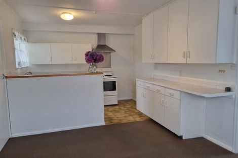 Photo of property in 18 Saulbrey Grove, Woburn, Lower Hutt, 5010