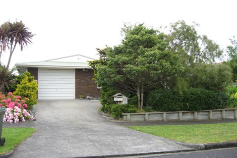 Photo of property in 2 Moloney Terrace, Pukekohe, 2120